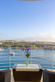 Seaview Luxury 3Br Apartment in Sliema - Sliema - 8
