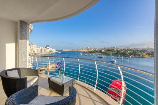 Seaview Luxury 3Br Apartment in Sliema - Sliema - 3