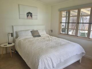 Arcadia Beachfront Cottage - 3