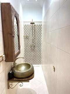 Dar LGHZAL Special Offer in Rabat winner of Guest Experience 2025 Awards Traditional Sahrawi and Berber privative villa with swimming pool jacuzzi sea view and on site restaurant Ideal for family and groups in Rabat's center no car required - Rabat - 5