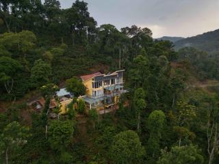 Whispering Waters - breathtaking vistas of hills! - Jambur - 0
