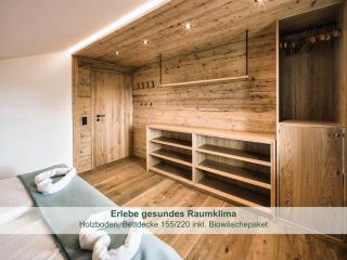 Chalet - Ferienwohnungen - Biohof Stöger - Panoramasüdbalkon - grandiose Aussicht auf See, Berge und Schloss Neuschwanstein - 2