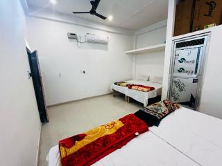 Shree Ved Bhavan HomeStay - Ayodhya - 4