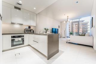 Glimpse of Burj Khalifa and Short Drive to Recreational Hubs 1BR, District One Phase III Residences 12, Mohammed Bin Rashid Al Maktoum City by Deluxe Holiday Homes - 5