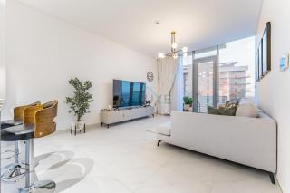 Glimpse of Burj Khalifa and Short Drive to Recreational Hubs 1BR, District One Phase III Residences 12, Mohammed Bin Rashid Al Maktoum City by Deluxe Holiday Homes - 2