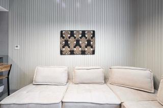 1BR Apartment With Balcony - 9 Mins to Sharjah Airport - Balcony Breeze - 1