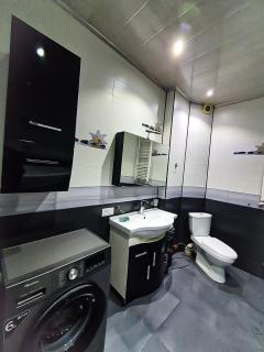 Modern 2BR Apartment in Prime Tbilisi with Scenic Views - Tbilisi - 6