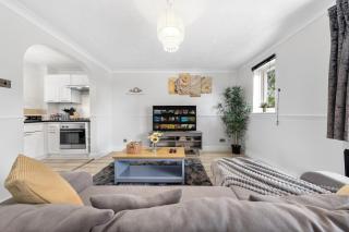 Watford Cozy Full Home - Perfect for Harry Potter Studios! - 9