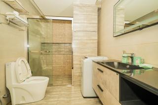 Elegant Apt with King Bed and City Horizon Views - Islamabad - 4