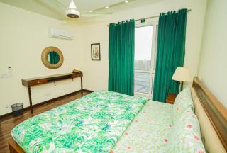 Elegant Apt with King Bed and City Horizon Views - Islamabad - 6