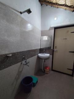 Little Banana Homestay - Hampi - 8