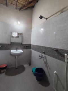 Little Banana Homestay - Hampi - 5