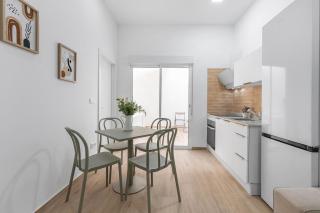 Urban Chic Oasis with AC, Private Pool and Wifi - 3
