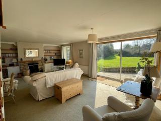 Spacious detached home sleeps 6 adults 2 children - East Stoke - 2
