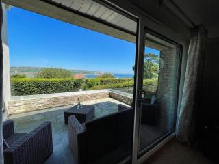 Bay View, luxury house, sleeps 6 adults 3 children - 9