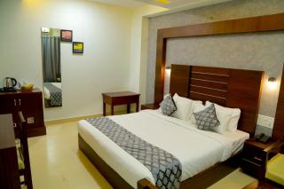 Club 99 Suites - Ernakulam - 1