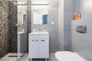 Modern Central Apartment Near Old Town - 6
