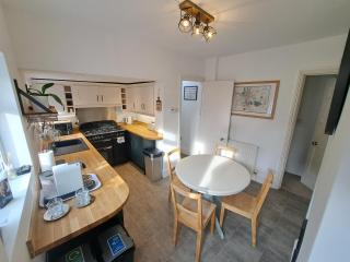 Charming Town Centre 2 Bed House - 7