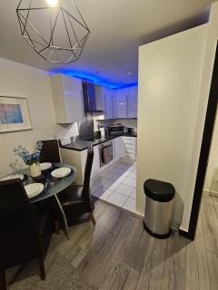 Lavish London Apartment - Secure with parking - 3
