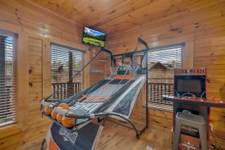Smoky Stargazer Pet Friendly Cabin For Groups with Game Room and Arcade - Gatlinburg - 9