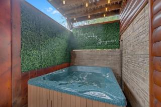 Smoky Stargazer Pet Friendly Cabin For Groups with Game Room and Arcade - Gatlinburg - 4