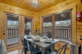 Smoky Stargazer Pet Friendly Cabin For Groups with Game Room and Arcade - Gatlinburg - 2