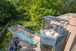The Architect's Modern Castle - Lawrence - 6