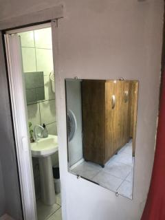 Casa Privativa em Arraial d'Ajuda - 1 Quarto com 2 camas, Cozinha e Banheiro - 10 Minutos do Centro - Sem Estacionamento - 6