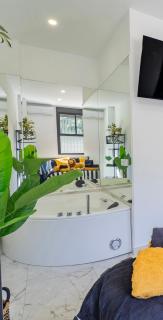 The Juanita Reina's Jacuzzi Apartment - Málaga - 9