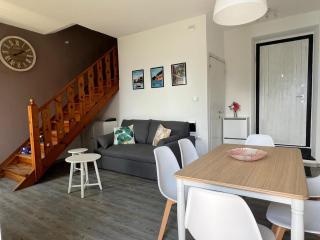 SUNSET HOUSe AIR CON Large Balcony, Unbeatable view and Peace - 5