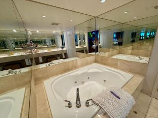 Luxurious Ski-In Ski-Out Jacuzzi Condo with King Bed, Pool, Gym and Sauna - 3