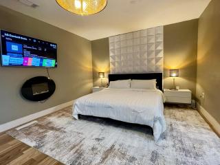 The Snug Retreat - Houston - 4