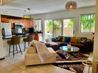 Family Friendly Townhouse Palm Beach with Pool and Hot Water - 9