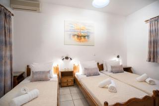 Three Bedroom Apartment 7-9 Adults First Floor - Parikia - 1
