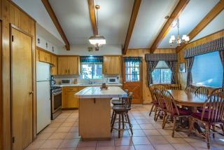 Yosemite Retreat in the Meadows - Wawona - 3