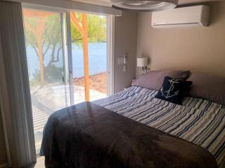 Dock Holiday Waterfront cottage with boat ramp WB1 - - 4