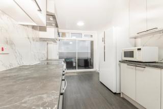 Spacious Two Bed Apartment with Glorious Views of Prime London - Londra - 4