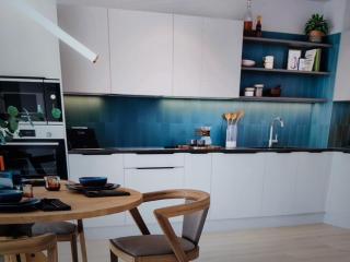 Two Bedroom apartment generously sized - - 5