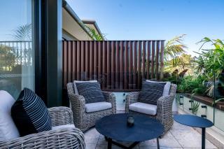 New Penthouse Apartment with Parkland Views - 5