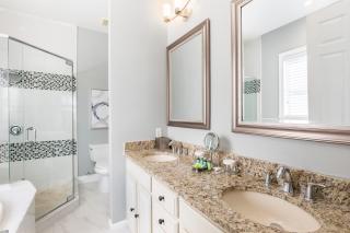 LE572X Liberty Plaza - 1