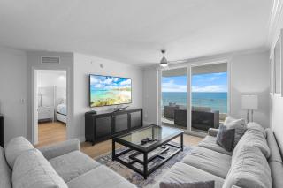 Beachfront condo with pools, gym and charcoal grills - 8