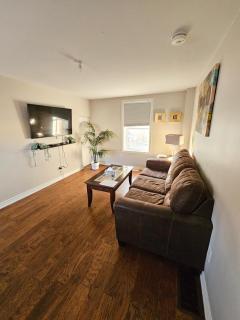 Spacious 2-bedroom ground floor unit near beach - Cobourg - 0