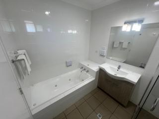Adelong Motel - Narrabri - 1