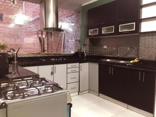 Departamento espacioso, 1er piso, céntrico, 3 baños, frente al parque Ingenieros - Ayacucho - 1