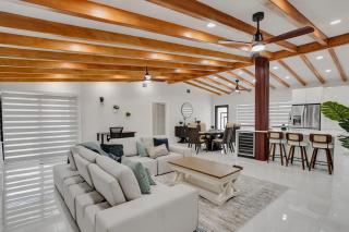 Luxe Haven Near Aventura - 0