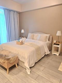 Across Manila Airport NAIA T3 Comfy Unit with Balcony - 0