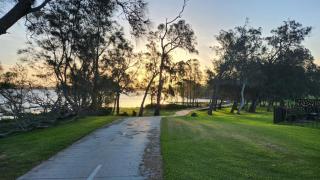 Water Front Luxury Stay Tradie Studio OR A Cosy Couples Weekender - Rocky Point - 8