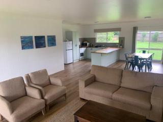 Spacious, Modern & Central - 7