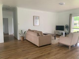 Spacious, Modern & Central - 8