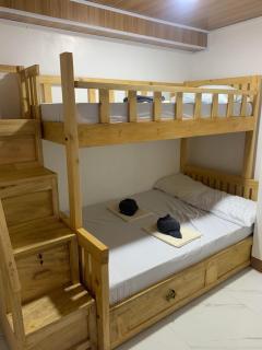 Insan seabeds room 1 beach front 3 pax beside Kabsat NOT a beach view room - San Juan - 7